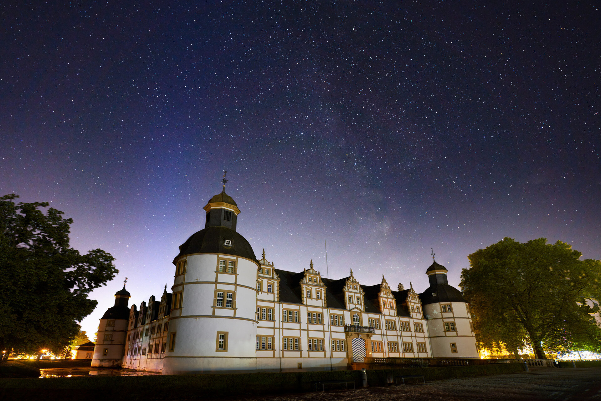 Schloss_Neuhaus_bei_Nacht_DSC0015.jpg